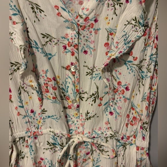 Lilly Rose Floral Romper. Size Small. Front Button And Tie. - Picture 2 of 9